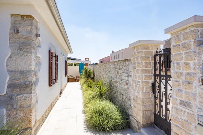 Exterior, Villa Grotta Istriana Pula, with pool, near centar and Arena Pula